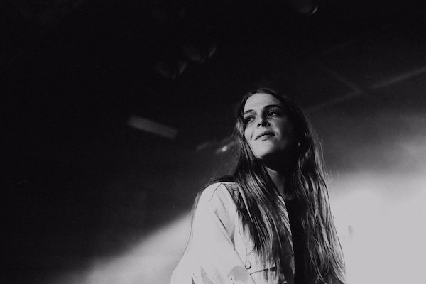 Watch: Maggie Rogers performs 'Alaska' live for Seth Meyers. | Coup De ...