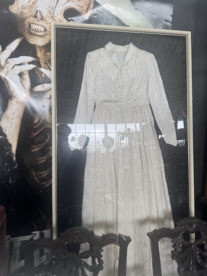 Saw this bizarre creepy framed dress in a vintage store in Balmoral. Gave me the heebie-jeebies. Definitely haunted.