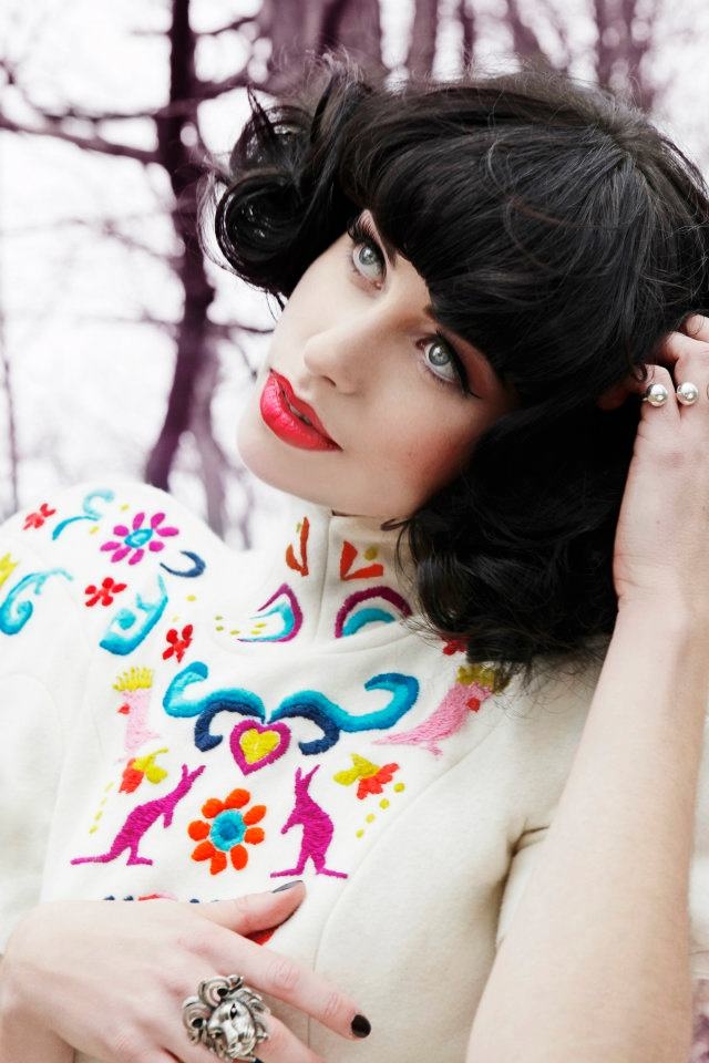 Kimbra covering Nina Simone's 'Plain Gold Ring'. | Coup De Main Magazine