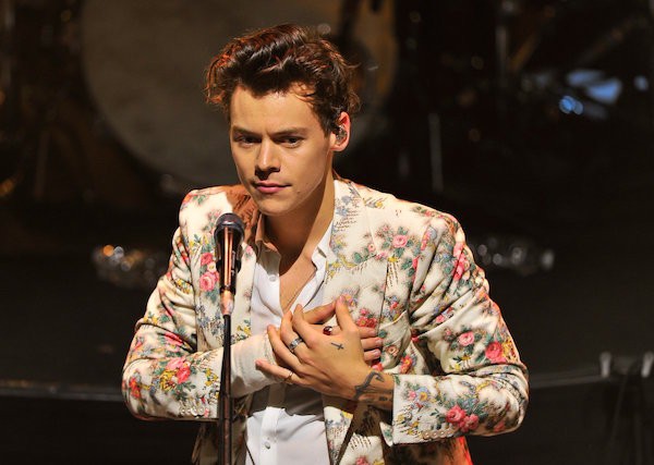 Watch Harry Styles Covers Ariana Grande S Just A Little Bit Of Your Heart Coup De Main Magazine